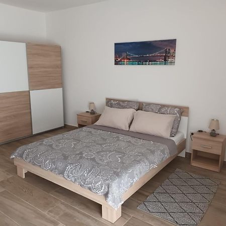Studio Apartman Dori Pula Bagian luar foto